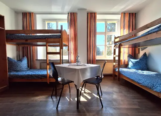 Auf Klassenfahrt mit HEROLÉ: 4-Bett-Zimmer im Ferienschloss Gadow