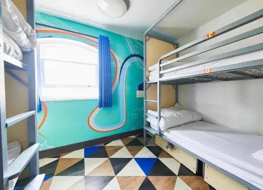 Auf Klassenfahrt mit HEROLÉ: 4-Bett-Zimmer im St. Christophers Inn The Village in London