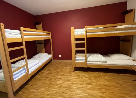 Auf Klassenfahrt mit HEROLÉ: 4-Bett-Zimmer in der Auberge de Jeunesse Geneve