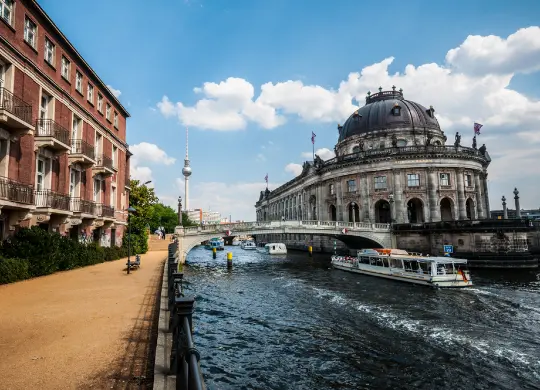 Auf Klassenfahrt mit HEROL&Eacute;: Spreefahrt in Berlin.