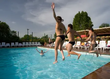 Campinga Pool in Rom Auf Klassenfahrt mit HEROLÉ: Campinga Pool in Rom.