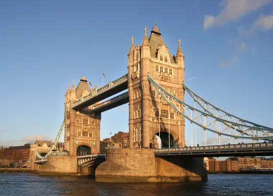 Tower Bridge in London Auf Klassenfahrt mit HEROLÉ: Tower Bridge in London.