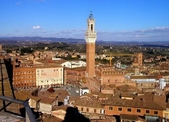 Auf Klassenfahrt mit HEROL&Eacute;: Siena Altstadt an der Toskana.