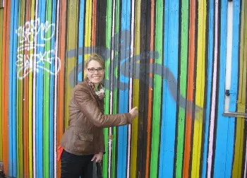 Auf Klassenfahrt mit HEROL&Eacute;: Berlinreiseexpertin beim Street Art Workshop in Berlin.