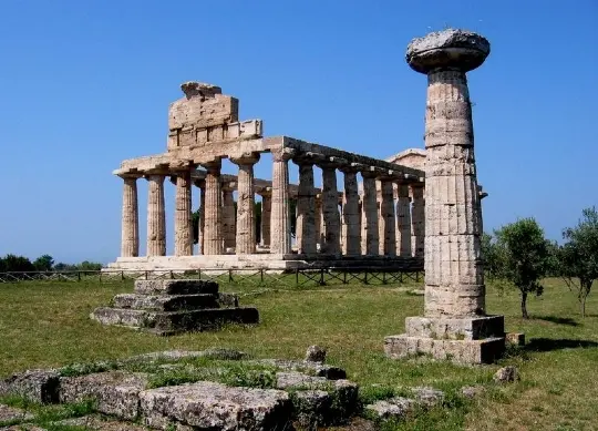 Paestum am Golf von Sorrent Auf Klassenfahrt mit HEROLÉ: Paestum am Golf von Sorrent.