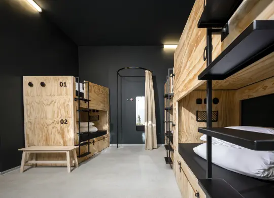 Auf Klassenfahrt mit HEROLÉ: 6-Bett-Zimmer im Jo&Joe in Wien