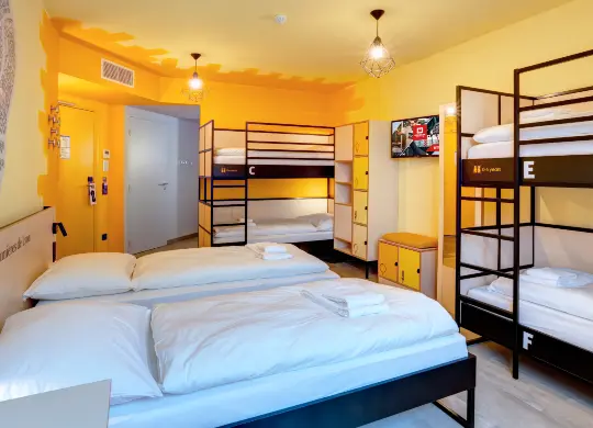 Auf Klassenfahrt mit HEROLÉ: 6-Bett-Zimmer im MEININGER Hotel in Lyon