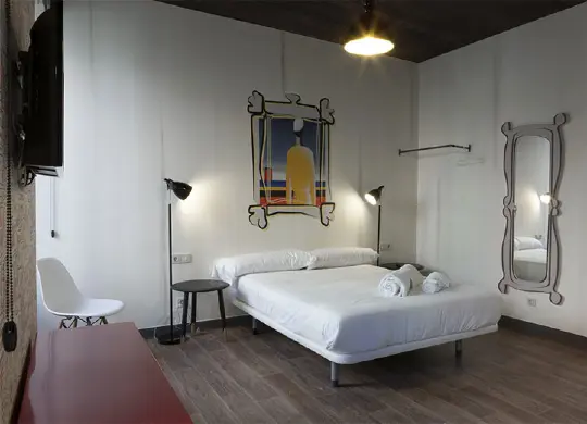 Auf Klassenfahrt mit HEROLÉ: room00 Chueca Doppelzimmer in Madrid.