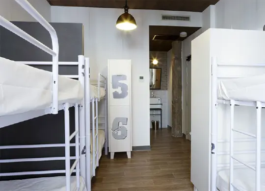 Auf Klassenfahrt mit HEROLÉ: room00 Chueca Sechsbettzimmer in Madrid.