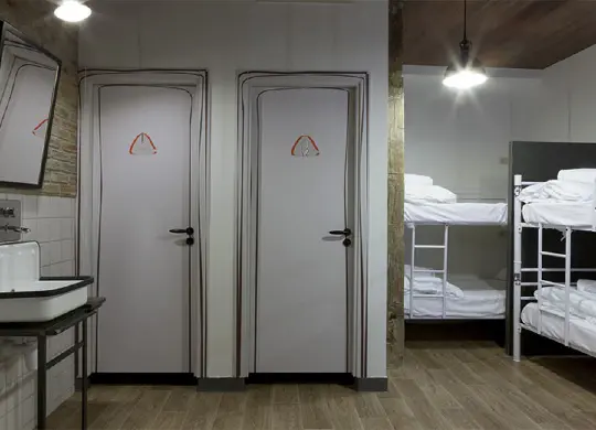 Auf Klassenfahrt mit HEROLÉ: room00 Chueca Mehrbettzimmer in Madrid.