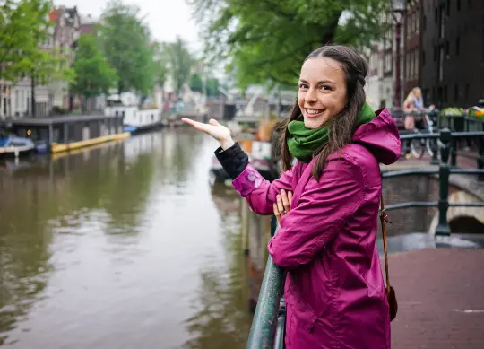 Auf Klassenfahrt mit HEROL&Eacute;: M&auml;dchen in Amsterdam.