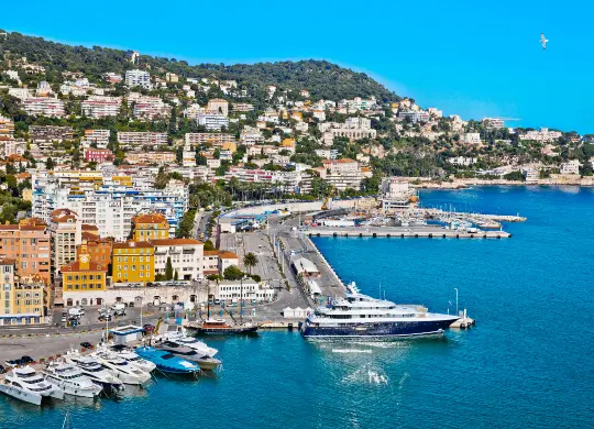 Hafen von Nizza an der Côte d'Azur Auf Klassenfahrt mit HEROLÉ: Hafen von Nizza an der Côte d'Azur.