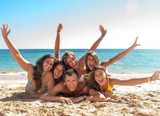 Jugendliche an der Côte d'Azur Auf Klassenfahrt mit HEROLÉ: Jugendliche an der Côte d'Azur.