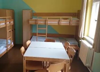 Auf Klassenfahrt mit HEROL&Eacute;: Jugendherberge L&uuml;bbe Zimmeransicht im Spreewald.