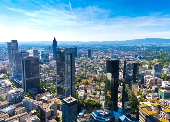 Auf Klassenfahrt mit HEROLÉ: Skyline in Frankfurt.