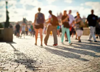 Zu Fuß unterwegs in Prag Auf Klassenfahrt mit HEROLÉ: Entdecken Sie zu Fuß die schönsten Ecken in Prag