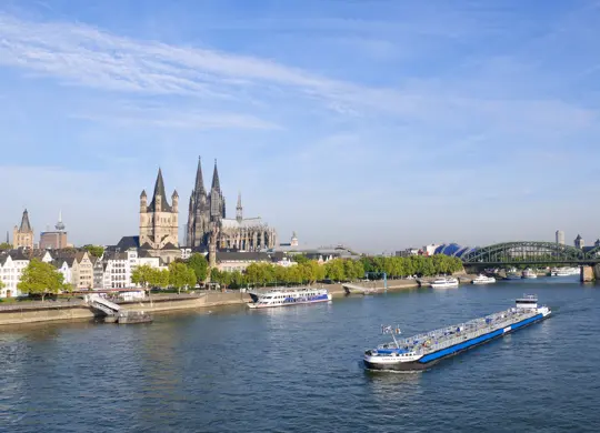 Auf Klassenfahrt mit HEROLÉ: Blick Über Rhein zum Dom in Köln.
