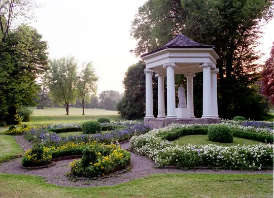 Blick auf den Park Tiefurt in Weimar Auf Klassenfahrt mit HEROLÉ: Bestaunen Sie die tolle Flora und Fauna im Park Tiefurt in Weimar