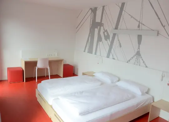 Auf Klassenfahrt mit HEROLÉ: Havenhostel Zimmer in Cuxhaven.