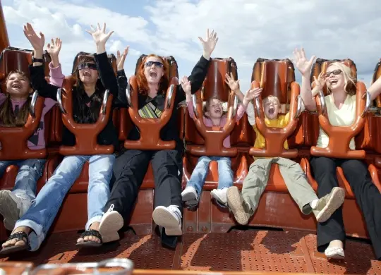 Auf Klassenfahrt mit HEROL&Eacute;: Riesenschaukel im Belantis Freizeitpark in Leipzig.