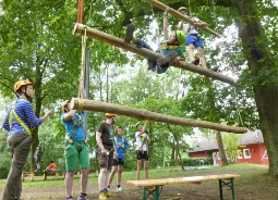 Auf Klassenfahrt mit HEROLÉ: Beim Klettern in der Lüneburger Heide.