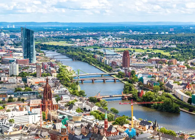 Auf Klassenfahrt mit HEROLÉ: Sommerpanorama von Frankfurt