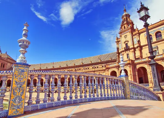 Plaza de Espana in Andalusien Auf Klassenfahrt mit HEROLÉ: Plaza de Espana in Andalusien.