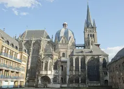 Auf Klassenfahrt mit HEROLÉ: Aachener Dom in Aachen.