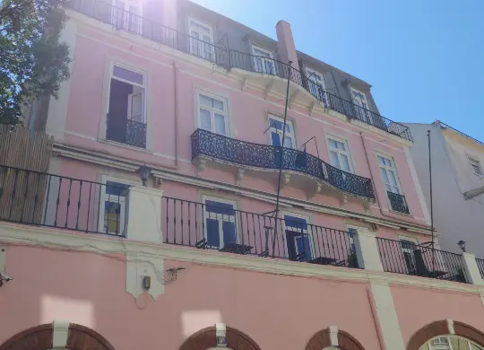 Auf Klassenfahrt mit HEROLÉ: Hostel Equity Point Ansicht in Lissabon.