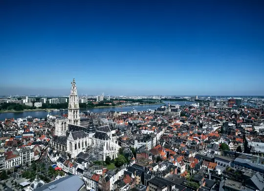 Auf Klassenfahrt mit HEROL&Eacute;: Stadtansicht in Antwerpen.