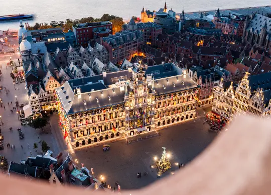Auf Klassenfahrt mit HEROL&Eacute;: Rathaus in Antwerpen.