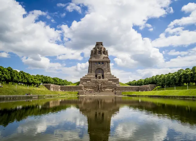Auf Klassenfahrt mit HEROLÉ: Völkerschlachtdenkmal in Leipzig.
