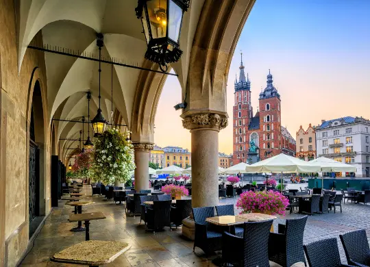Auf Klassenfahrt mit HEROLÉ: Marktplatz mit Marienkirche in Krakau.