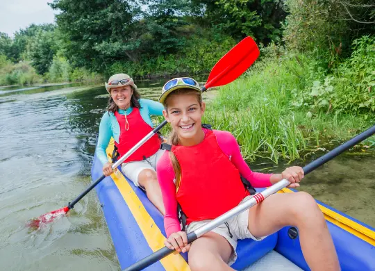 Auf Klassenfahrt mit HEROL&Eacute;: Kanutour auf der Lahn in Limburg.