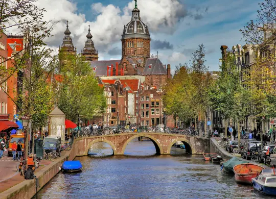 St. Nikolauskirche in Amsterdam Auf Klassenfahrt mit HEROLÉ: St. Nikolauskirche in Amsterdam.