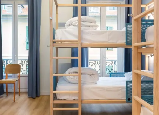 Auf Klassenfahrt mit HEROLÉ: Unterkunft Hostel Ozz an der Côte d'Azur.