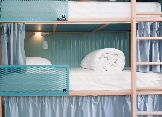 Auf Klassenfahrt mit HEROLÉ: Unterkunft Hostel Ozz an der Côte d'Azur.