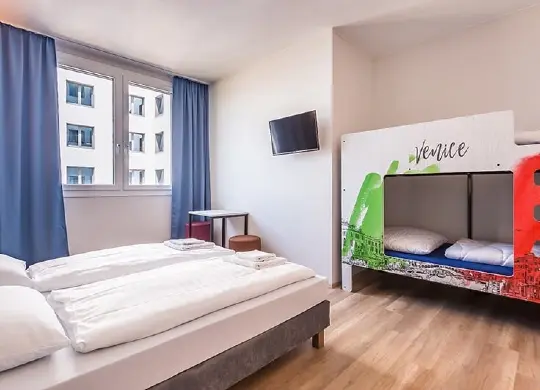Auf Klassenfahrt mit HEROLÉ: A&O Hostel Mestre in Venedig.