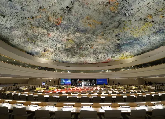 TEDx Place des Nations in den Räumen der UNO in Genf Auf Klassenfahrt mit HEROLÉ: Besuchen Sie den TEDx Place des Nations in den Räumen der UNO in Genf.