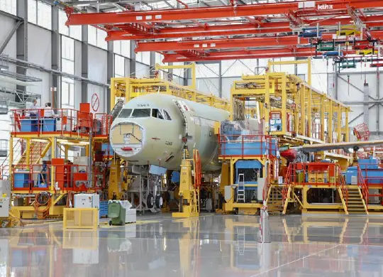 Airbuswerk Finkenwerder in Hamburg Auf Klassenfahrt mit HEROLÉ: Besuch beim Airbuswerk Finkenwerder in Hamburg