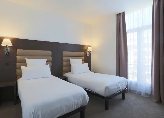 Auf Klassenfahrt mit HEROLÉ: Doppelzimmer im Hotel Monsigny in Nizza (Côte d'Azur)