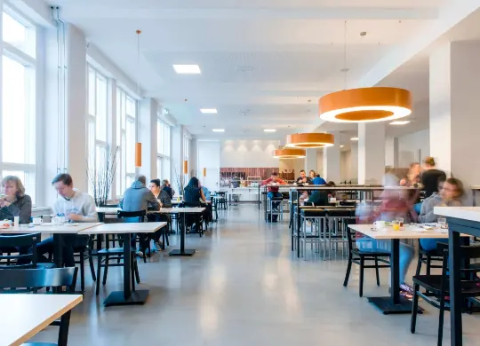 Auf Klassenfahrt mit HEROLÉ: A&O Hostel Frühstücksraum in Kopenhagen
