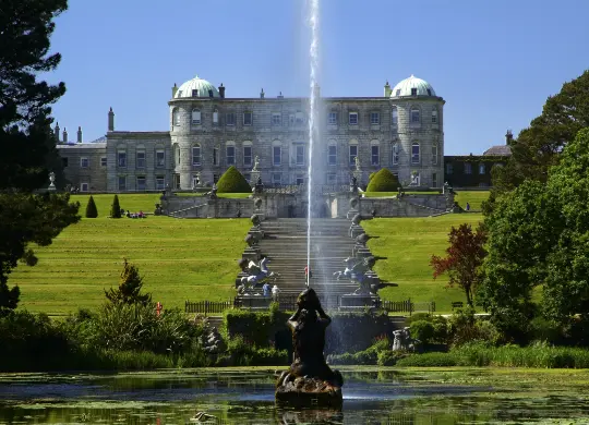 Auf Klassenfahrt mit HEROL&Eacute;: Springbrunnen den G&auml;rten des Powerscourt House in Dublin