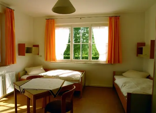 Auf Klassenfahrt mit HEROLÉ: Doppelzimmer im Bildungs- und Freizeitzentrum Stiftsberg in der Eifel
