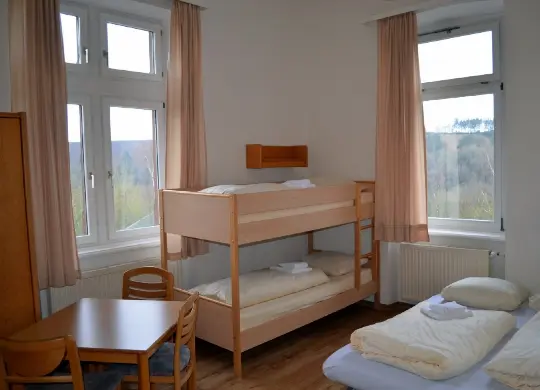 Auf Klassenfahrt mit HEROLÉ: Mehrbettzimmer in Bildungs- und Freizeitzentrum Stiftsberg in der Eifel