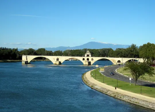 Pont d'Avignon in der Provence Auf Klassenfahrt mit HEROLÉ: Pont-d-Avignon in der Provence