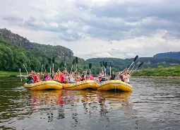 Auf Klassenfahrt mit HEROLÉ: Sächsische Schweiz Schlauchboottour auf der Elbe
