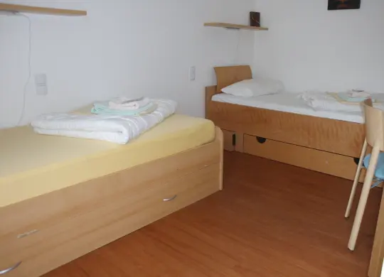 Auf Klassenfahrt mit HEROLÉ: Sächsische Schweiz  Unterkunft St. Ursula in Struppen Zweibettzimmer mit möglicher Aufbettung