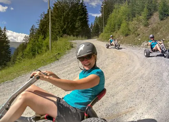 Auf Klassenfahrt mit HEROLÉ: Abfahrt mit den Zirben Carts in Tirol
