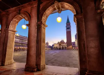 Auf Klassenfahrt mit HEROL&Eacute;: Blick auf den Markusplatz in Venedig